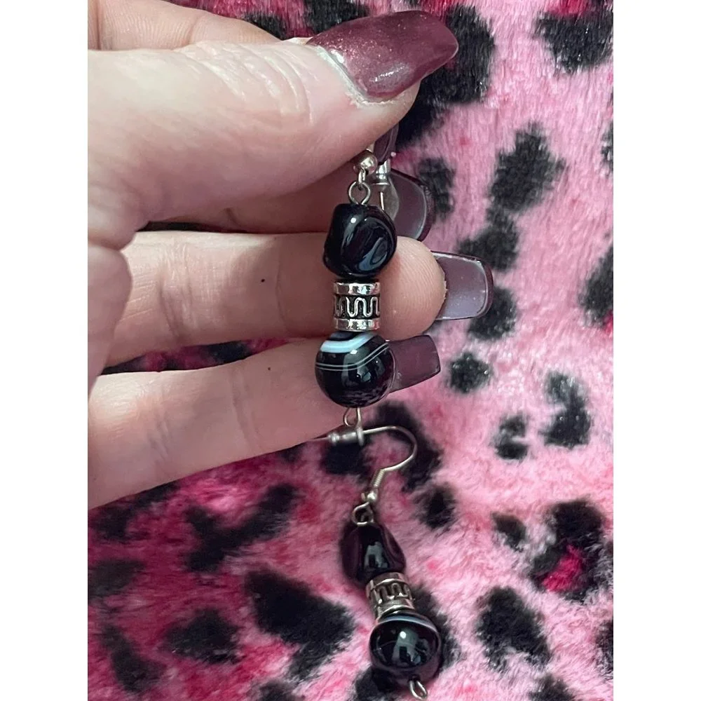 VTG 80's Handmade Silver Hooked Dangling Black White Swirl Glass Beaded Earrings - Picture 4 of 8